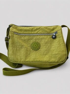 Kipling Callie cross body in hazard green moss